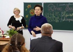 Власти ХМАО вынуждены отказаться от идеи сэкономить более 1 млрд рублей на педагогах