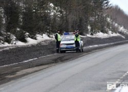 На трассе Екатеринбург - Серов водитель Chevrolet влетел в машину ДПС, которая прибыла оформлять другую аварию На трассе Екатеринбург - Серов водитель Chevrolet влетел в машину ДПС, которая прибыла оформлять другую аварию