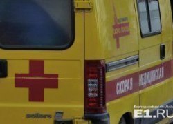 На Серовском тракте водитель вышел из машины и попал под колёса Mitsubishi