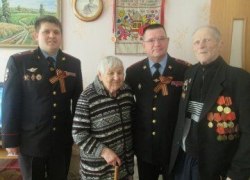Югорские полицейские поздравили ветеранов Великой Отечественной войны