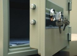 Югорские полицейские раскрыли кражу сейфа Югорские полицейские раскрыли кражу сейфа