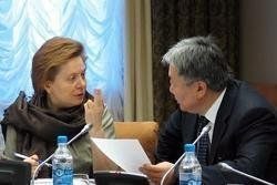 КОМАРОВА ПОДАРИЛА ЮГРЕ &laquo;КОТОВ В МЕШКЕ&raquo;