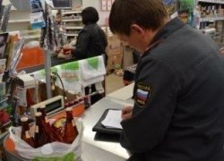 В Югре полицейские продолжают выявлять факты продажи алкоголя несовершеннолетним