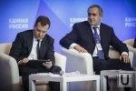 Отставка близко? Единороссы обвинили правительство Медведева в молчании по острым вопросам. Поводом к ссоре стали цены на гречку