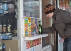 В Советском районе нерадивые продавцы продолжают реализацию алкогольной продукции несовершеннолетним