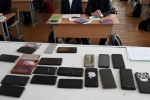 Владимир Путин запретил школьникам пользоваться телефонами на уроках