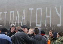 Водители большегрузов, парализовавшие движение на трассах, добились уступок от правительства
