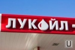 С Новым годом! &laquo;Лукойл&raquo; поднял цены на бензин сразу на 42 копейки. &laquo;И плюс полтора рубля &mdash; не за горами&raquo;