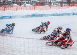 Гонки по горизонтали. В Югорске прошел Кубок России по спидвею на льду (ФОТО)