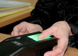 Биометрические загранпаспорта начали выдавать в Югре. Желающих &laquo;снять пальчики&raquo; уже 3 тысячи