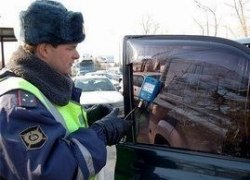 ВОДИТЕЛЕЙ ЮГРЫ ЗАСТАВЯТ ПОСМОТРЕТЬ НА МИР ЧЕРЕЗ ЧИСТЫЕ СТЕКЛА